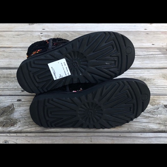 SOLD New Ugg classic short sequin boot size 6 - Picture 5 of 5